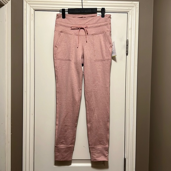 Old Navy Go Dry high rise legging - Picture 1 of 4